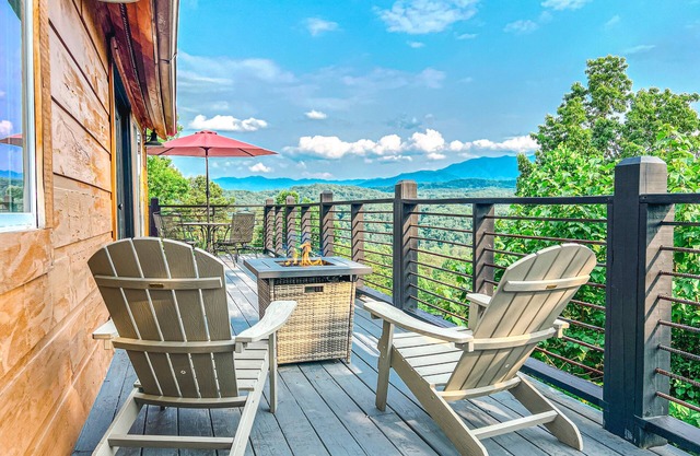 Amazing Views, Dollywood, Pet Friendly, Hot Tub, Pool Table& Arcade
