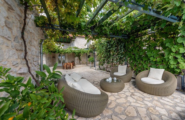 Amazing villa Torine, 14 persons, 7 bedrooms, pool, garden, ECO, billiards