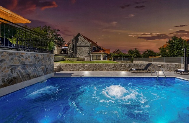 Amazing Vlla Ivandvor