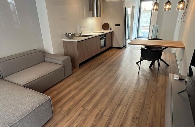 Amber Home - brand NEW luxury 1 bedroom apartment located in the very city center