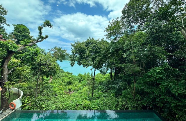 Ambong Pool Villas