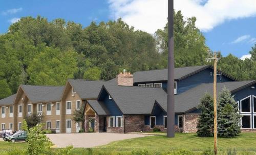AmericInn by Wyndham Baldwin