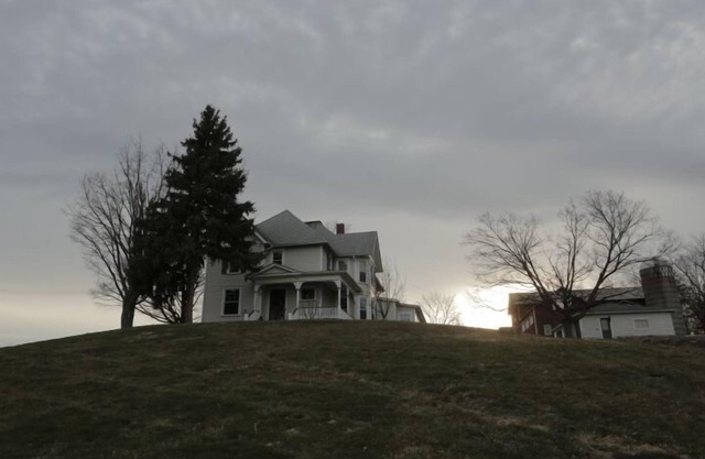 Amish Guest Farmhouse on Seneca Lake Wine Trail, Boasts Gorgeous Lake View