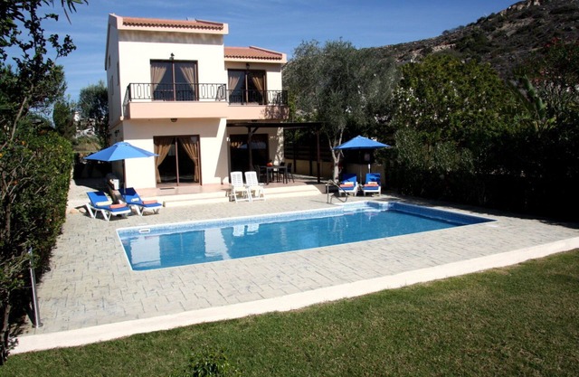 AMPHITRITE VILLA. Luxurious villa just 200 metres from the beach.Free Wi-Fi