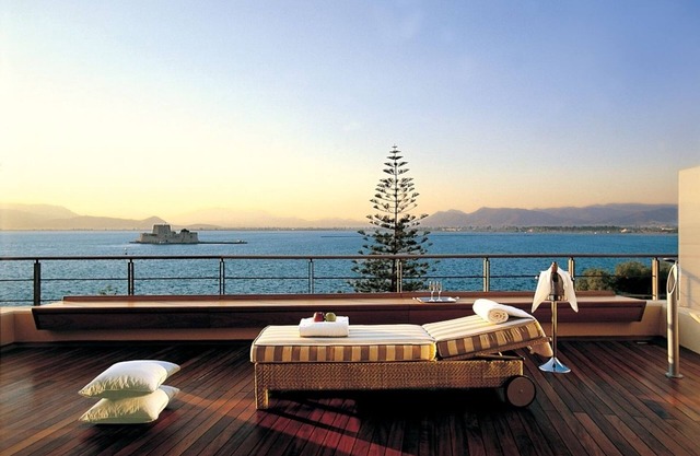 Amphitryon Hotel