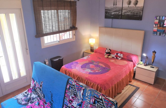 Amplia Habitación con Piscina