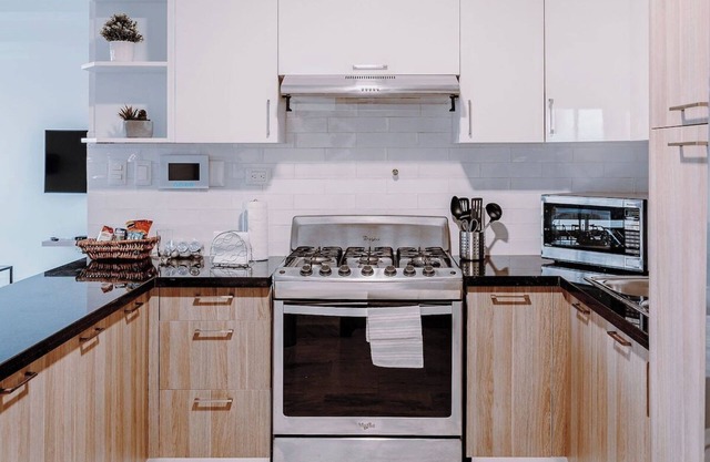 Amplio apartamento con hermosa vista. /Spacious apartment with a beautiful view.