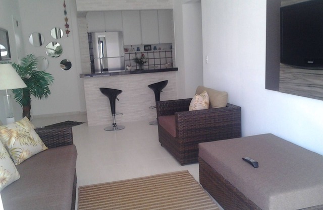 Amplo ap. 62m com sacada,1 dorm. 2 ban. cozinha americana 150m da Praia do Tombo