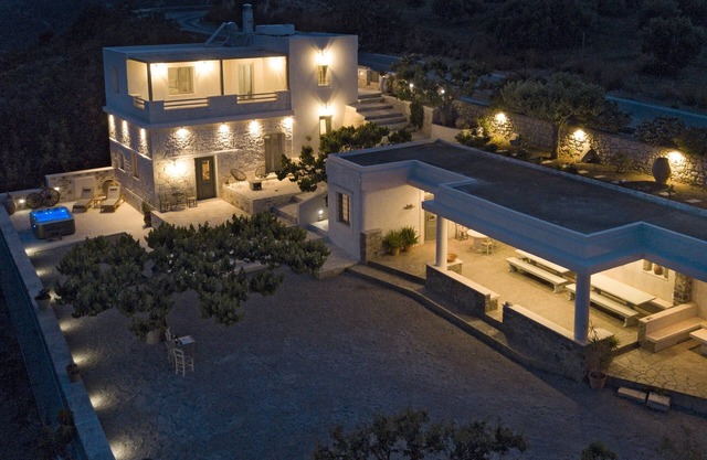 Amvikas Suite with Jacuzzi, Sitia