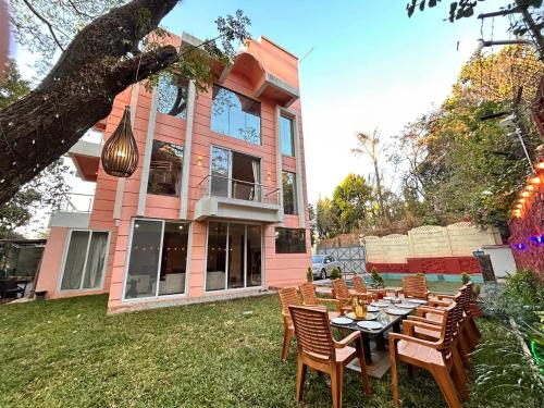 Amy Villa Lonavala - 5bhk- 5 mins from lonavala station with private swimming pool