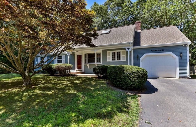 An Osterville Gem!Very close to town and beach!