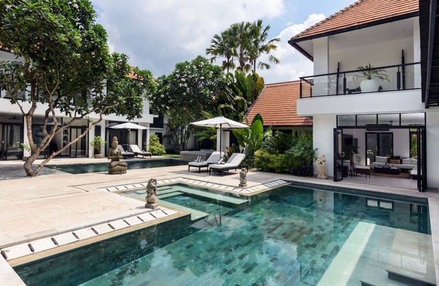 Anaya Manis | 9BR Seminyak Villa w/Gym & Pools