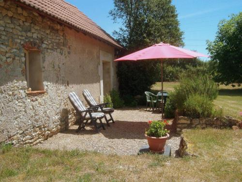 Ancienne Fermette Restaurée à Lurcy-Lévis avec Climatisation - FR-1-489-580