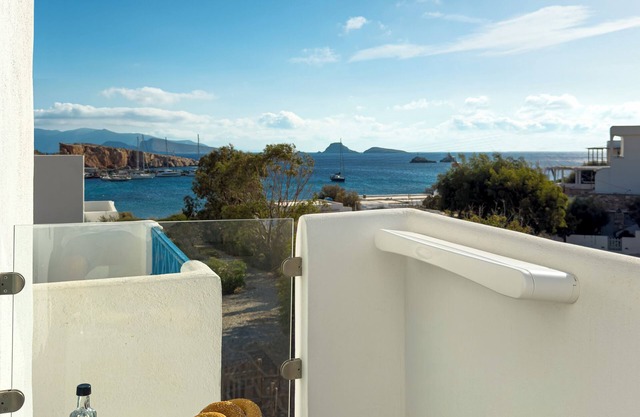 ANETON Residences Folegandros (56sq.m.)80 meters from bay Hohlidia