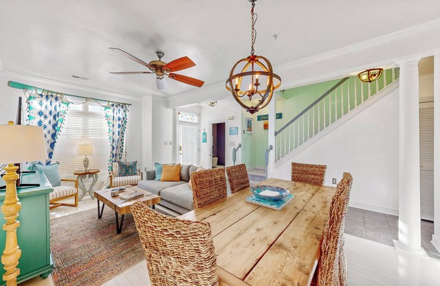 ANGELA`S ECLECTIC VILLA | 3 Bed, 2.5 Bath