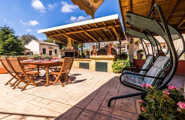 Antonela Sunshine Apartment by CorfuEscapes