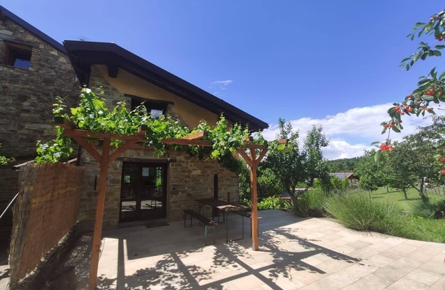 Apartm. old stone house 4+2 persons