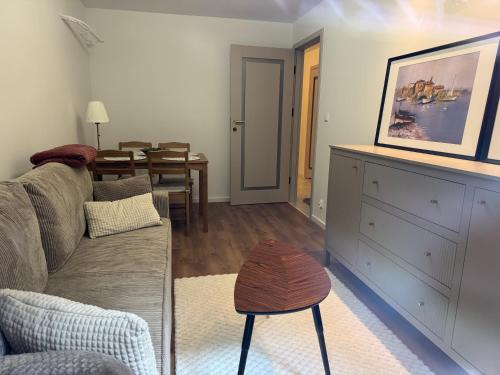 Apartament - Mieszkanie, nocleg przy Centrum Zdrowia Dziecka - Warszawa Międzylesie Wawer - Dzięcieliny 15