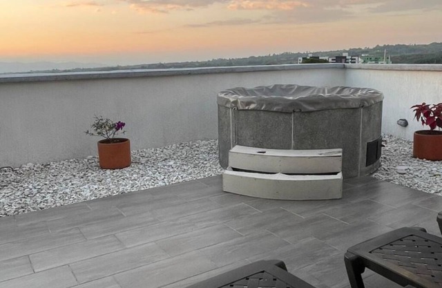 Apartamento 2 Habitaciones y Terraza con Jacuzzi en el Norte de Armenia