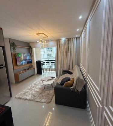 Apartamento alto padrão de 2 quartos com Garagem