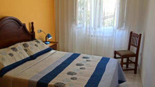 Apartamento con balcón al lado de la iglesia