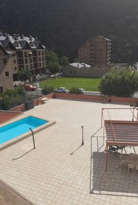 Apartamento dúplex acogedor con piscina en Rialp
