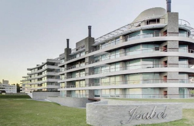 Apartamento en Edificio Isabel “DeLux” - Frente al Mar