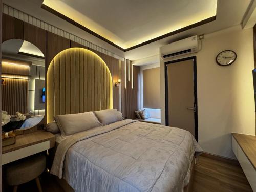 Apartement Transpark Cibubur by Raya Property with Pool View & Netflix 2