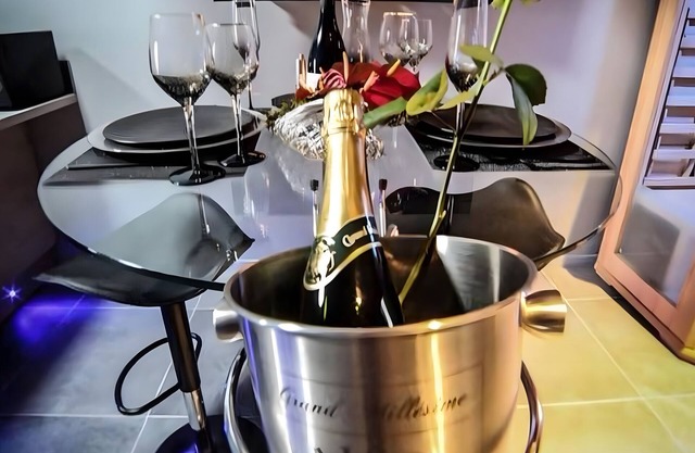 Apartment 'Love Room De Luxe Lovalcove'