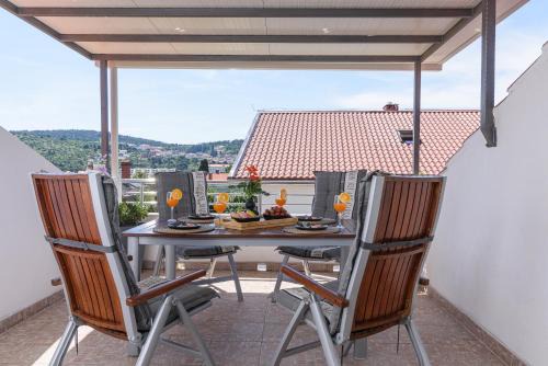 Apartman Lorena - with sea view near Old Town