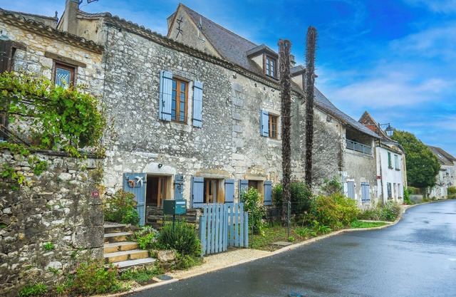 Apartment 'Les Hirondelles' with Private Terrace, Private Garden and Wi-Fi