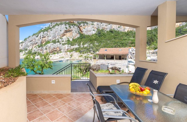 Apartments Serzane (98861-A3) - Zastrazisce - island Hvar