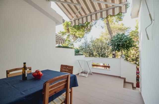 Apartments Antun (33181-A2) - Ivan Dolac - island Hvar