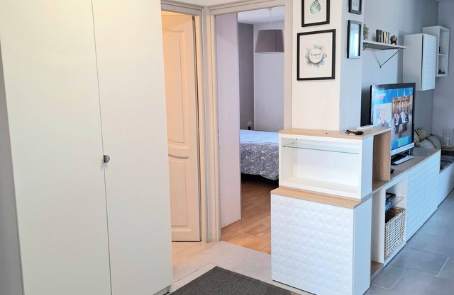 Apartment 20 minutes' walk from town center