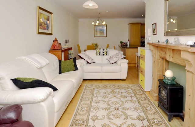 Apartment 263 - Clifden - sleeps 5 guests in 3 bedrooms
