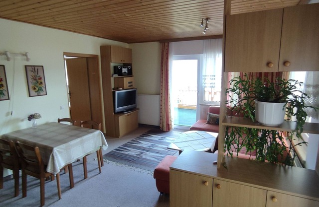 Apartment '4' with Lake View, Shared Garden and Wi-Fi