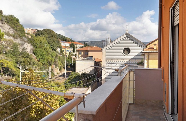 Apartment "A due passi dal mare" with Mountain View, Balcony & Wi-Fi