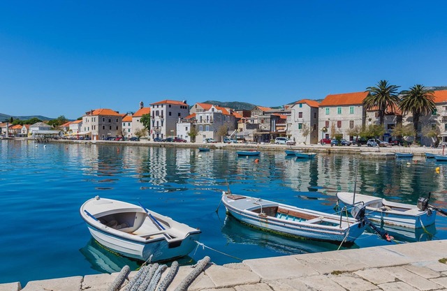 Apartment Antonio, on the Seafront With Garden