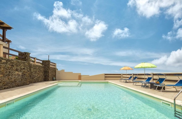 Apartment "App 4 Posti con Terrazza Vista Mare" with Sea View, Pool, Wi-Fi, Garden & Terrace