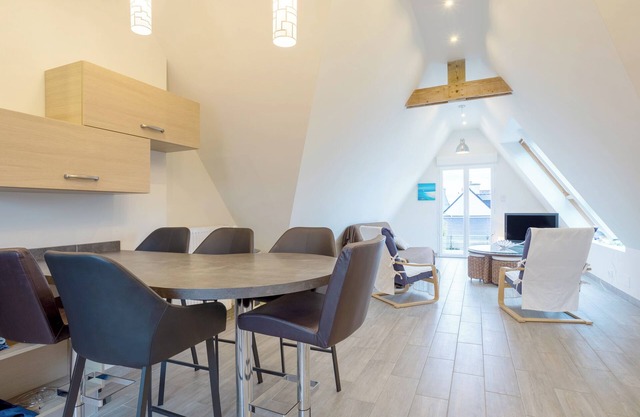 Apartment 'Appartement 100m2 Vilvic Vue Mer' with Sea View, Private Terrace and Wi-Fi