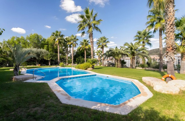 Apartment 'Appartement Avec 2 Piscines' with Sea View, Wi-Fi and Air Conditioning