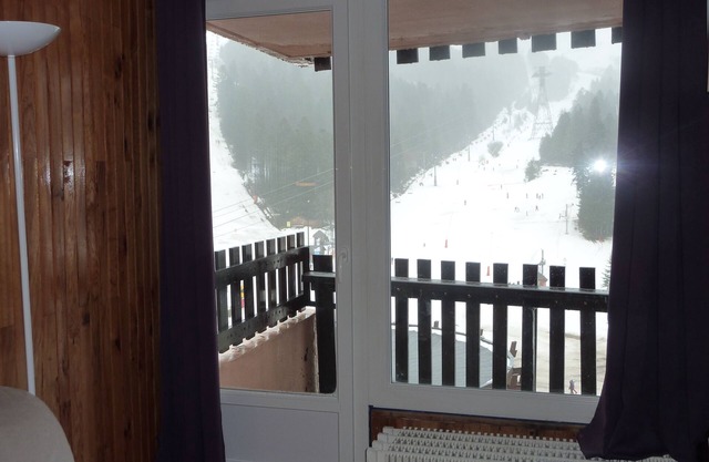 Apartment at the foot of the Auvergnates slopes