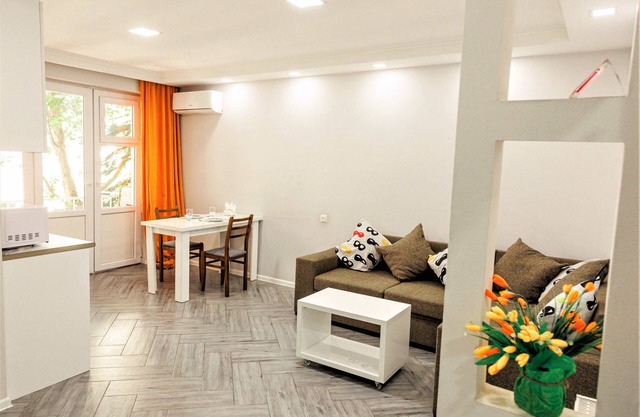 Apartment "B" with a separate bedroom