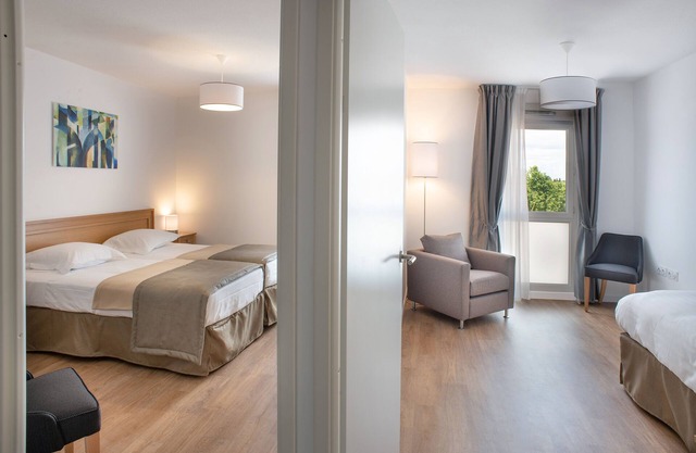 Apartment-Bathroom and shower-T3