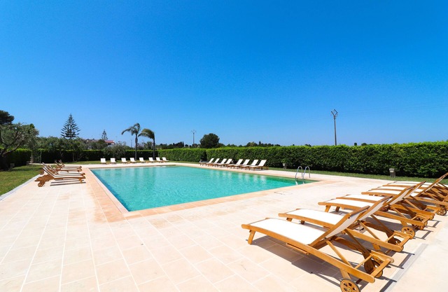 Apartment "Bungalow Sultanina" close to the Sea with Shared Pool & A/C