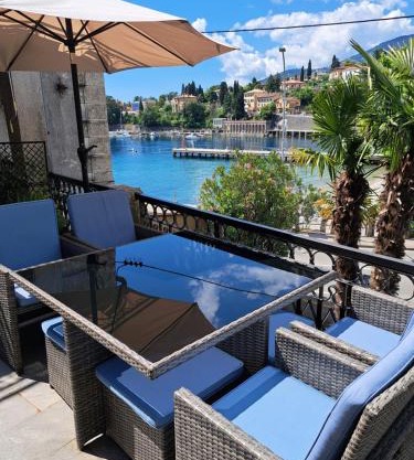Apartment by the sea