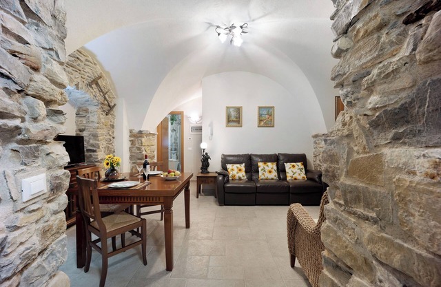 Apartment 'Ca Dei Nonni' with Private Terrace and Wi-Fi