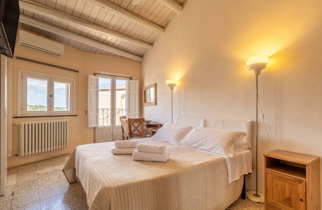 Apartment 'Caelum Hyblae' with Private Terrace, Wi-Fi and Air Conditioning