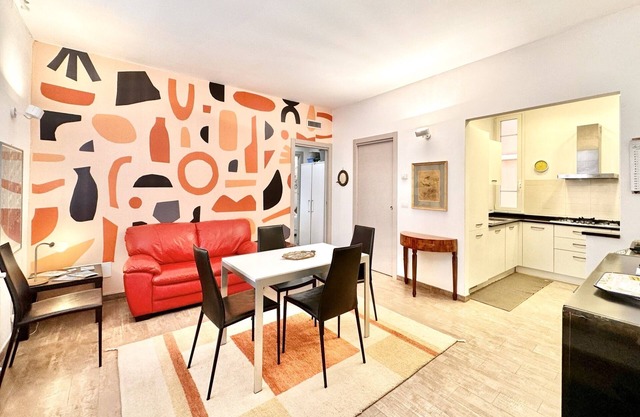 Apartment 'Casa Dell Asinello' with Balcony, Wi-Fi and Air Conditioning