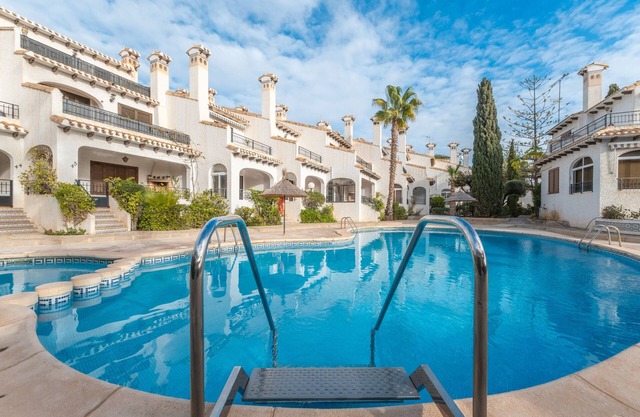 Apartment 'Casa Reina Arriba Fewo Cabo Roig' with Shared Pool, Wi-Fi and Air Conditioning